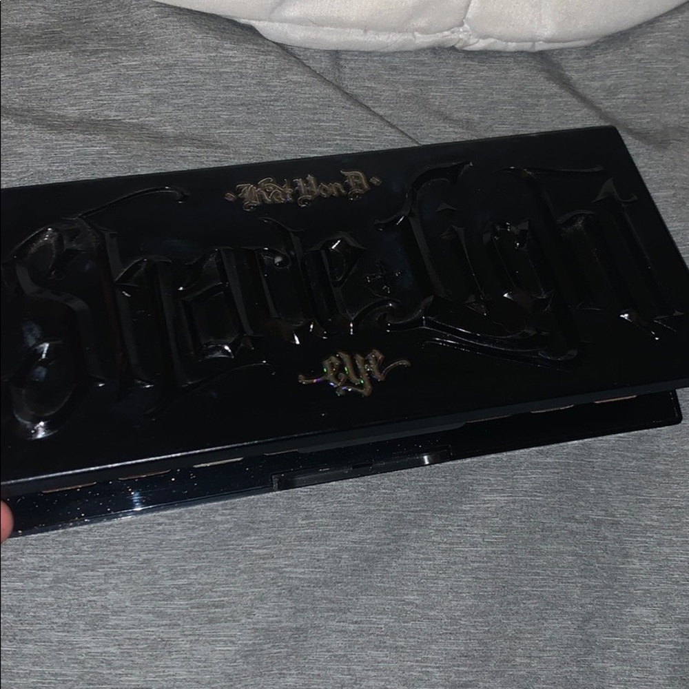 Kat Von D- eye shadow palette